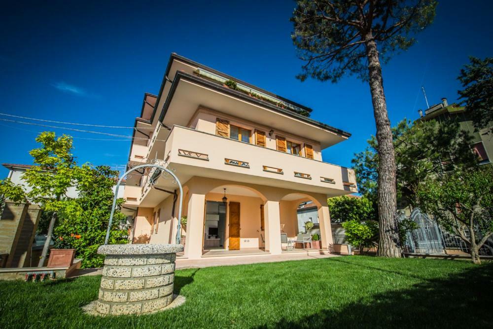 Appartamenti Vicino Al Mare Civitanova Marche Luaran gambar