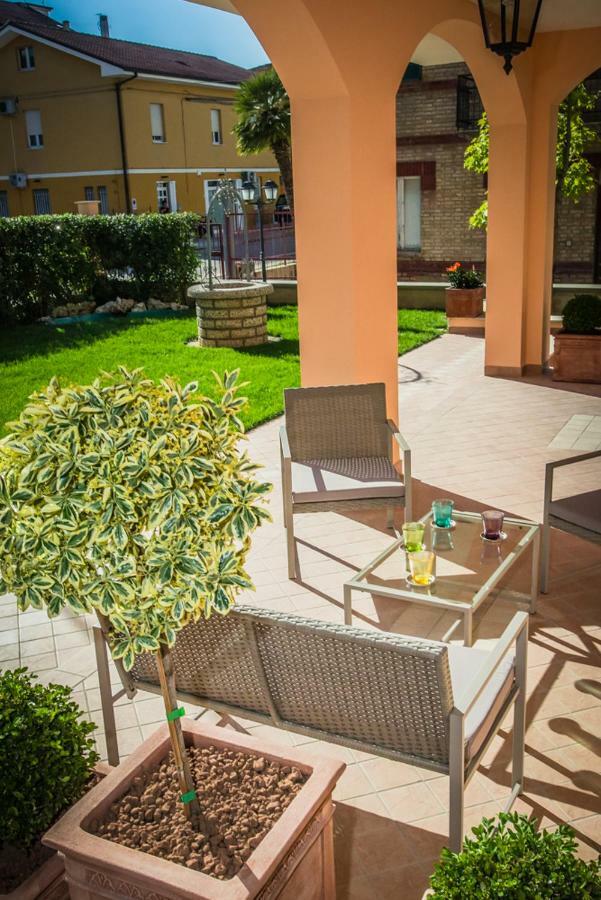 Appartamenti Vicino Al Mare Civitanova Marche Luaran gambar